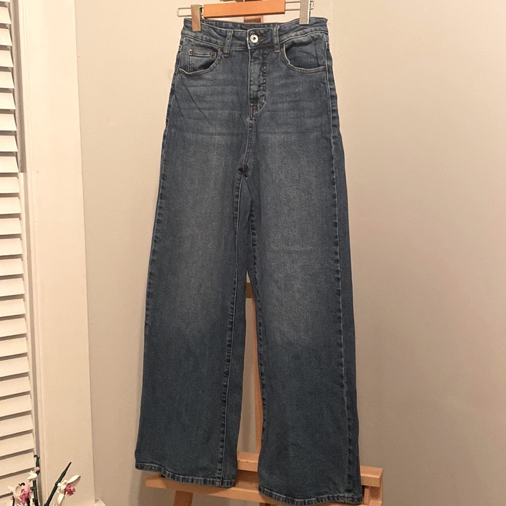 Wide leg high waist jeans